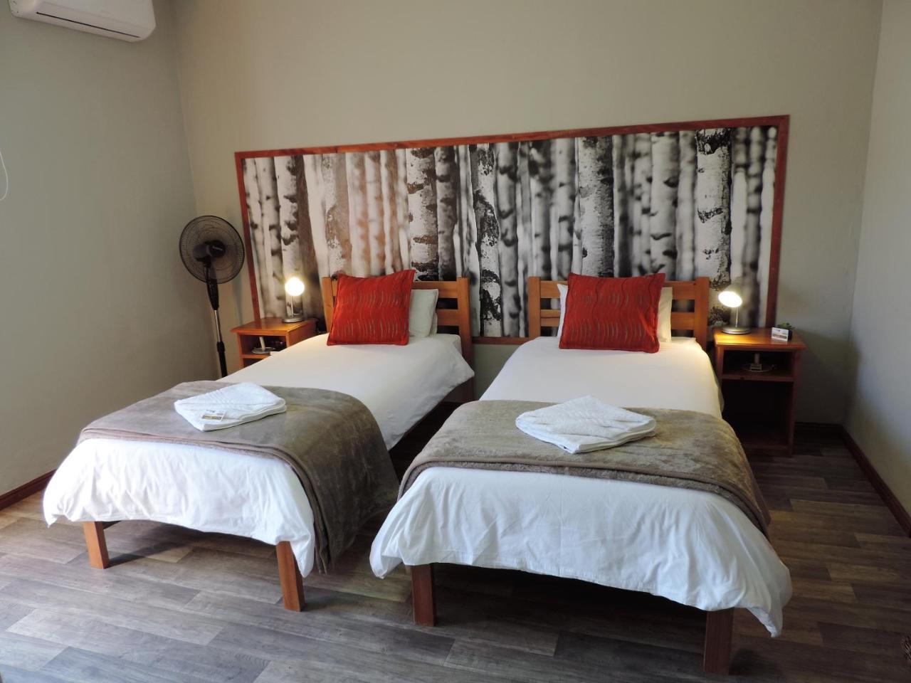 Teri-Lemveli Lodge Beaufort West Exterior foto